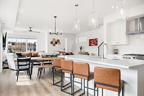 A Sapphire Sunset 5 Bedroom Townhouse