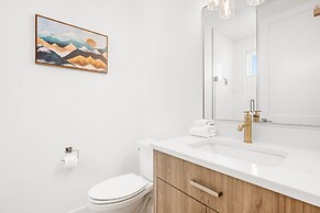 A Sapphire Sunset 5 Bedroom Townhouse