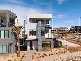 A Sapphire Sunset 5 Bedroom Townhouse