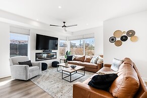 A Sapphire Sunset 5 Bedroom Townhouse