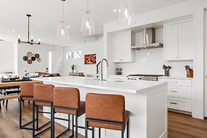 A Sapphire Sunset 5 Bedroom Townhouse