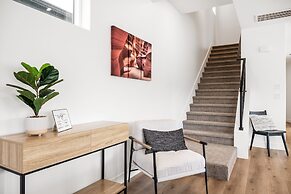 A Sapphire Sunset 5 Bedroom Townhouse