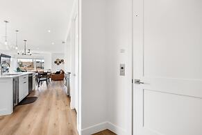 A Sapphire Sunset 5 Bedroom Townhouse