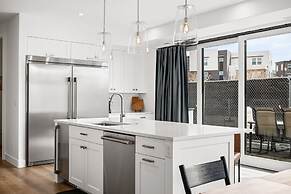 A Sapphire Sunset 5 Bedroom Townhouse