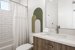 A Sapphire Sunset 5 Bedroom Townhouse