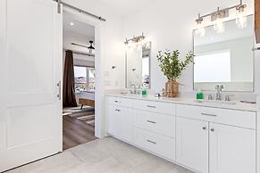 A Sapphire Sunset 5 Bedroom Townhouse