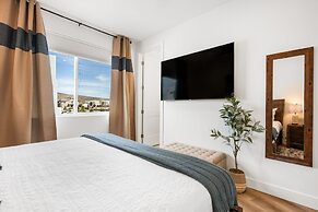 A Sapphire Sunset 5 Bedroom Townhouse