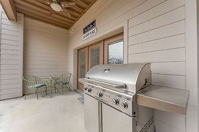 On The Rocks 3 Bedroom Condo by RedAwning