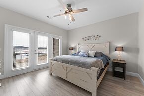 On The Rocks 3 Bedroom Condo by RedAwning