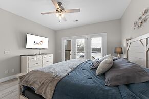 On The Rocks 3 Bedroom Condo by RedAwning