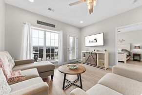 On The Rocks 3 Bedroom Condo by RedAwning