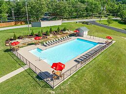 On The Rocks 3 Bedroom Condo by RedAwning