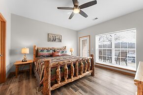 Skippin Stones 2 Bedroom Condo by RedAwning