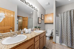 Skippin Stones 2 Bedroom Condo by RedAwning