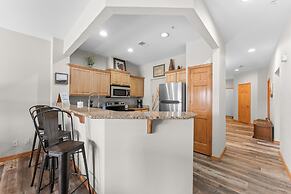 Skippin Stones 2 Bedroom Condo by RedAwning