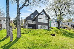 Lakefront New Hampshire Hideaway w/ Deck & Views