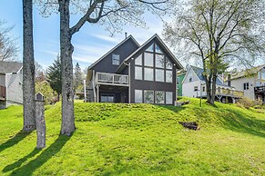 Lakefront New Hampshire Hideaway w/ Deck & Views