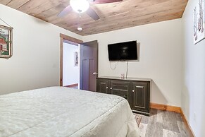 Lakefront New Hampshire Hideaway w/ Deck & Views