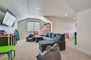 Flagstaff Group Getaway w/ Game Room & Deck