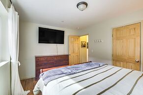 Serene Big Bear Retreat w/ Hot Tub + Game Room!