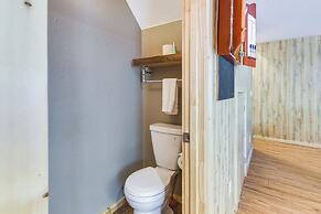 Serene Big Bear Retreat w/ Hot Tub + Game Room!