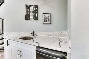 North San Diego Retreat W/deck, Fire Pit Table!