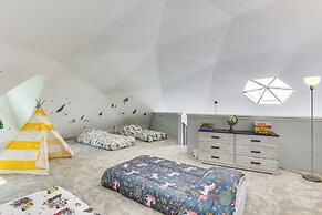 North San Diego Retreat W/deck, Fire Pit Table!