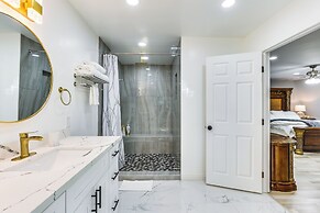 North San Diego Retreat W/deck, Fire Pit Table!