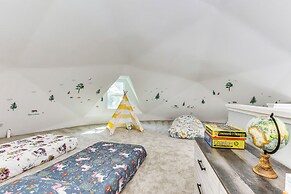 North San Diego Retreat W/deck, Fire Pit Table!