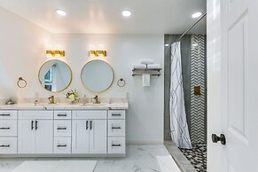 North San Diego Retreat W/deck, Fire Pit Table!