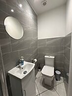 Studio Flat in London