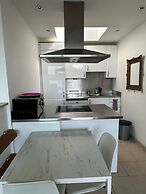 Bright And Airy Islington Apartment