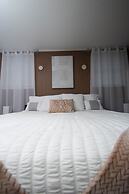 The Big Bamboo 4 Bedroom Home by RedAwning