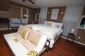 The Big Bamboo 4 Bedroom Home by RedAwning