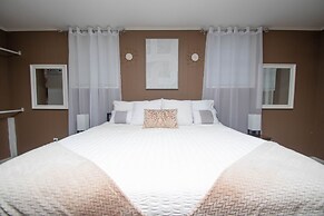 The Big Bamboo 4 Bedroom Home by RedAwning