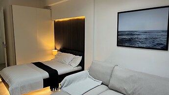 London Studios and Suites