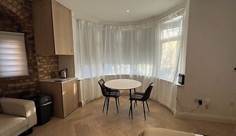 London Studios and Suites