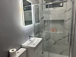 London Studios and Suites