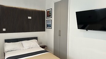 London Studios and Suites