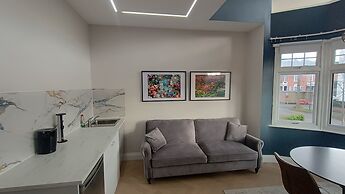 London Studios and Suites