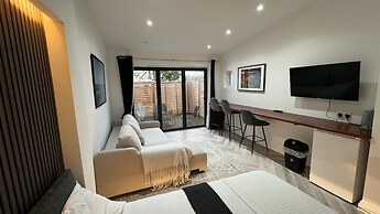 London Studios and Suites