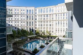 Spacious 1br Near Resorts World Manila Near Naia