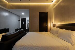 Spacious 1br Near Resorts World Manila Near Naia