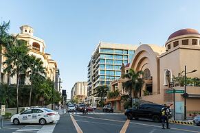 Spacious 1br Near Resorts World Manila Near Naia