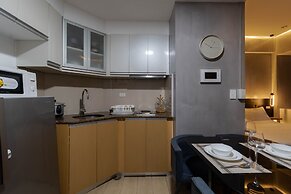 Spacious 1br Near Resorts World Manila Near Naia
