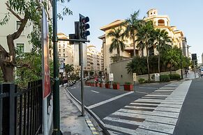 Spacious 1br Near Resorts World Manila Near Naia