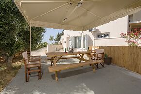 Tumeremos Holiday Apartment for 8 People Private Bbq Area