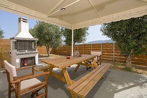 Tumeremos Holiday Apartment for 8 People Private Bbq Area