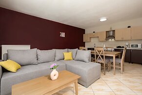 Tumeremos Holiday Apartment for 8 People Private Bbq Area