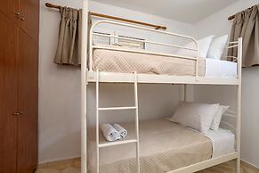 Tumeremos Holiday Apartment for 8 People Private Bbq Area